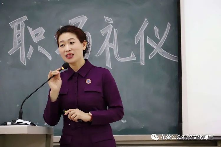 《职场礼仪修养》_修养职场礼仪个人总结_职场礼仪与个人修养