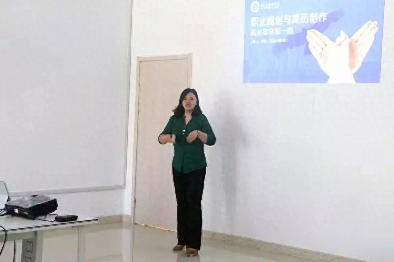 简历做好后应该用什么格式保存_简历怎么做_简历做假算违法嘛