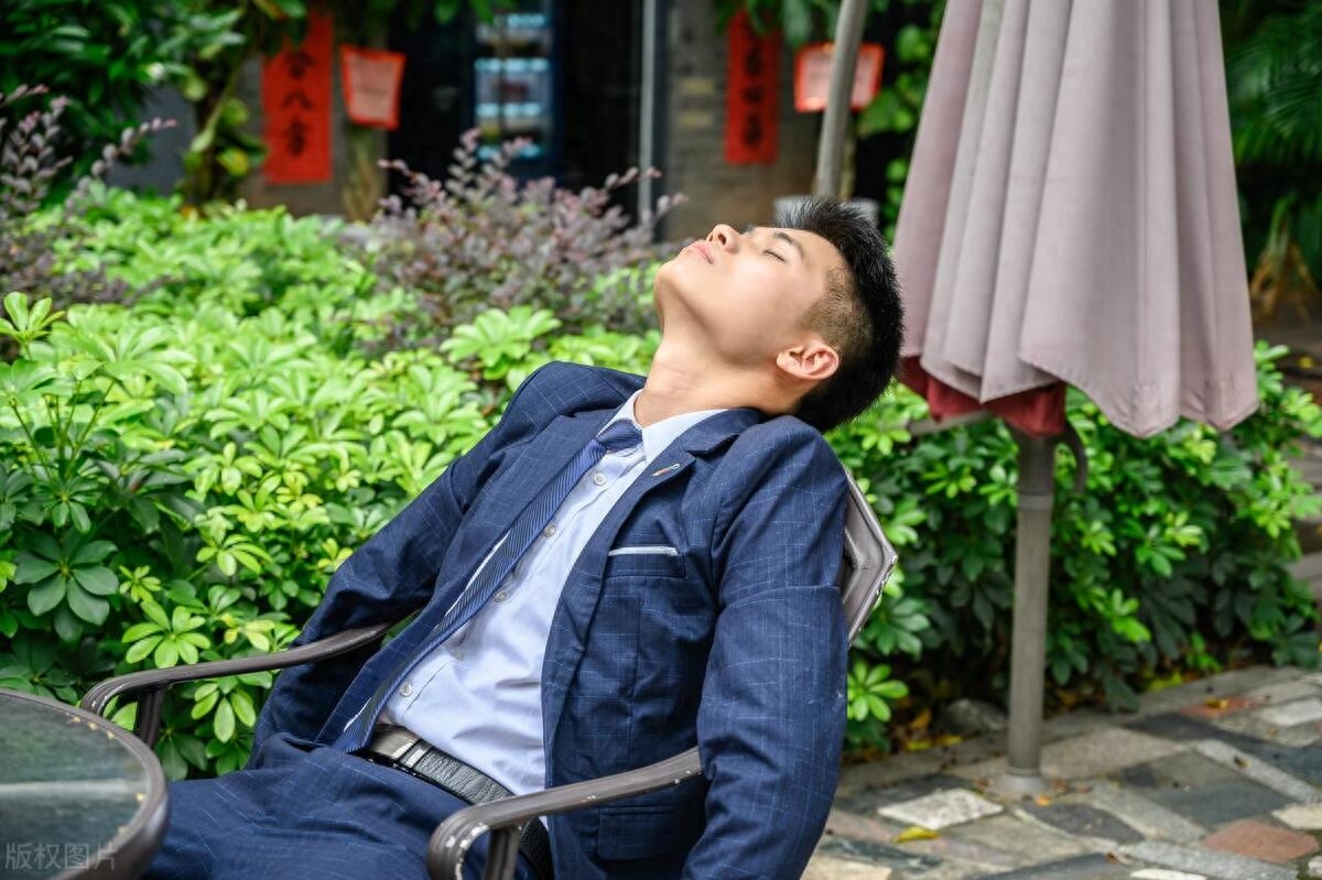 什么是职场人士_职场的人_何为职场人