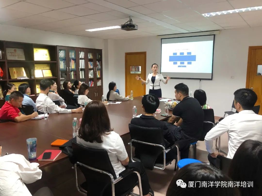 职场妆容禁忌_职场培训内容_职场妆容培训内容