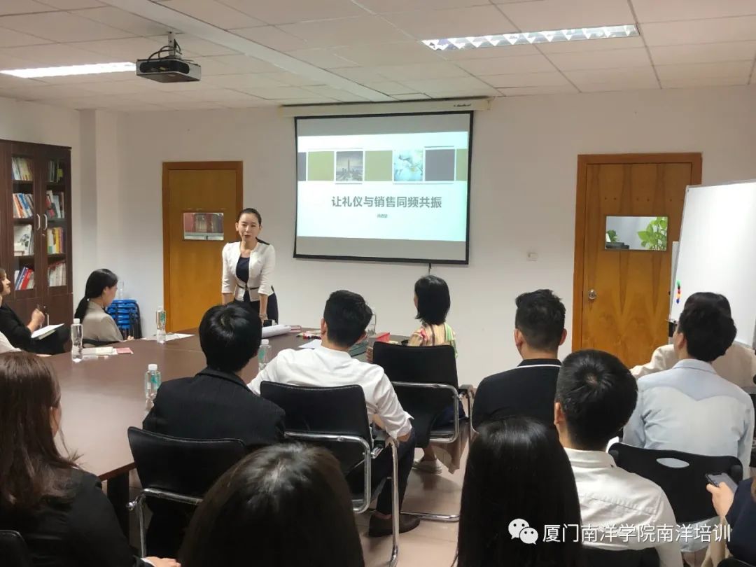 职场妆容培训内容_职场妆容禁忌_职场培训内容