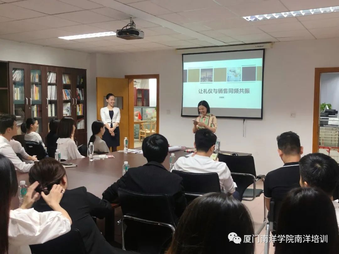 职场妆容培训内容_职场妆容禁忌_职场培训内容