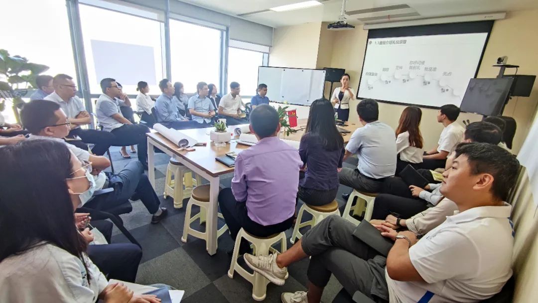 职场妆容禁忌_职场培训内容_职场妆容培训内容