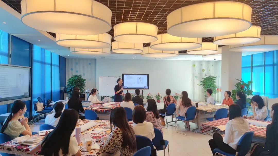 职场妆容禁忌_职场妆容培训内容_职场培训内容