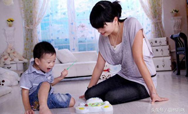 职场妈妈和孩子_职场妈妈孩子跟谁亲_职场妈妈孩子生病请假内疚