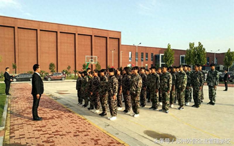 cctv2职场健康课张静_央视职场健康课张静_职场健康主持人张静个人简介