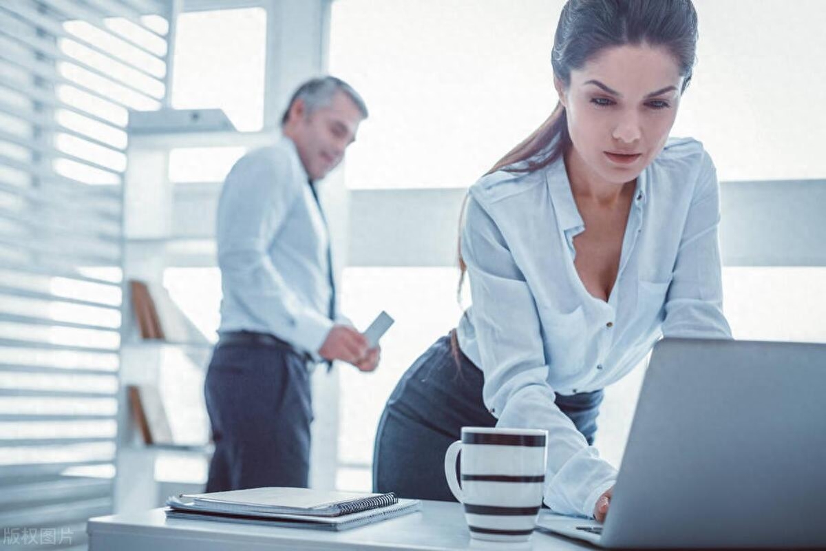 职场男人喜欢什么女人_职场男人头像_男人职场