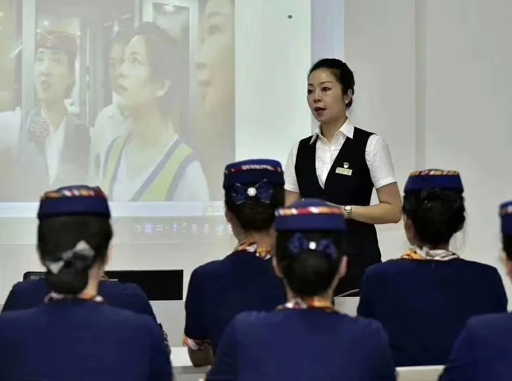 2016年天津客运段高铁乘务员工作地点天津招聘条件(图6) 高铁动车招聘_高铁动车招聘信息_高铁动车招聘信息网站