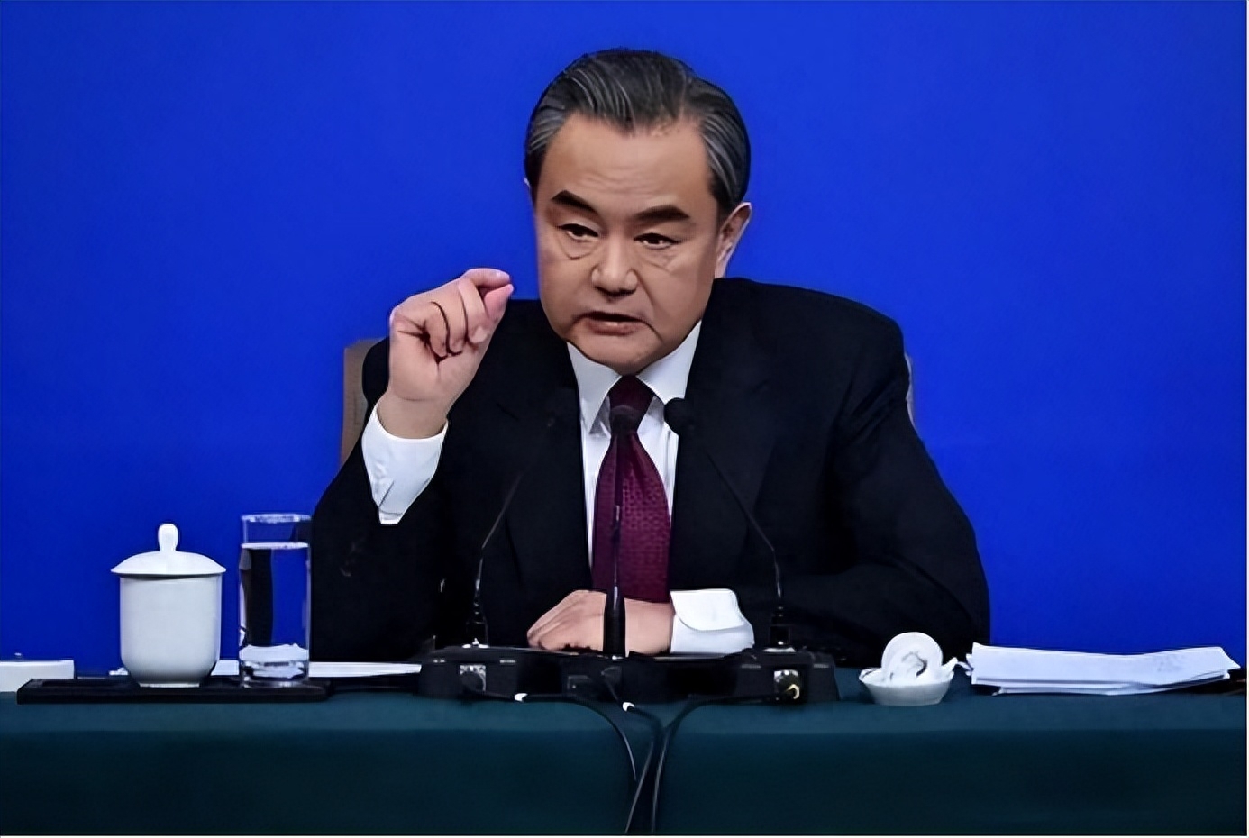 王毅经典外交视频_王毅外交水平低下_中国外交部长王毅简历