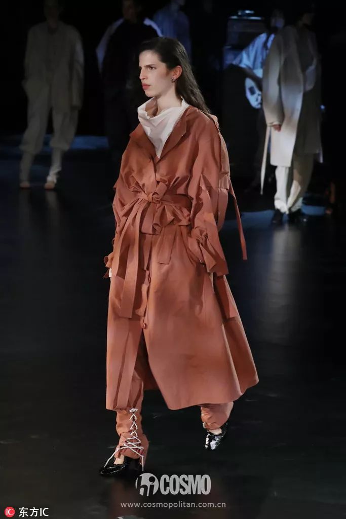 职场怎么穿_职场穿搭女_职场穿搭图片