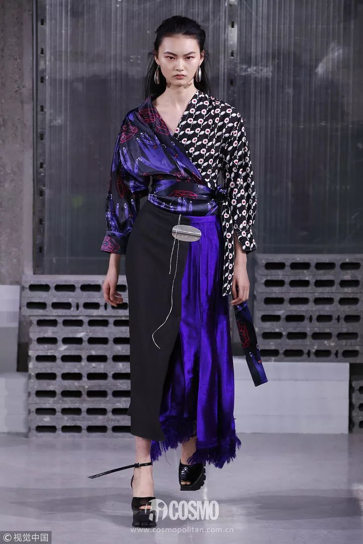 职场怎么穿_职场穿搭女_职场穿搭图片