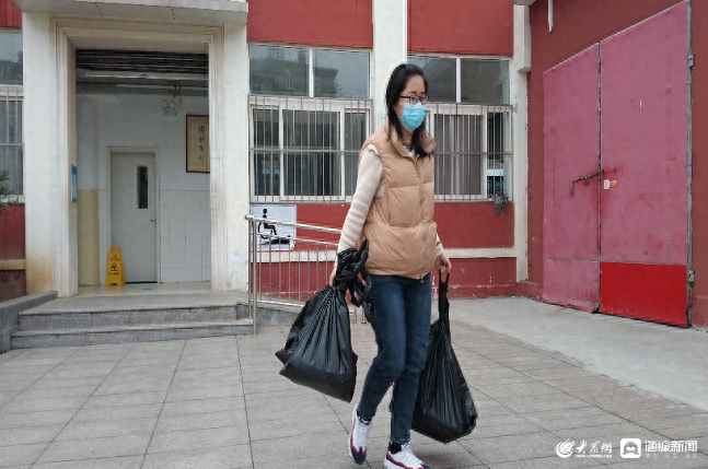 济南博文中学1213名学生学习资料“运”到校门口(图3) 博文学校教师招聘_博文中学招聘_博文高中招聘