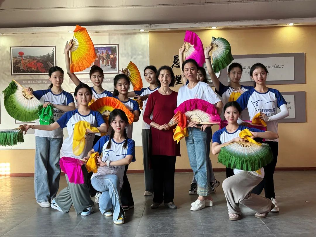 凤台花鼓灯调研_淮南凤台花鼓灯创始人_凤台花鼓灯抢板凳