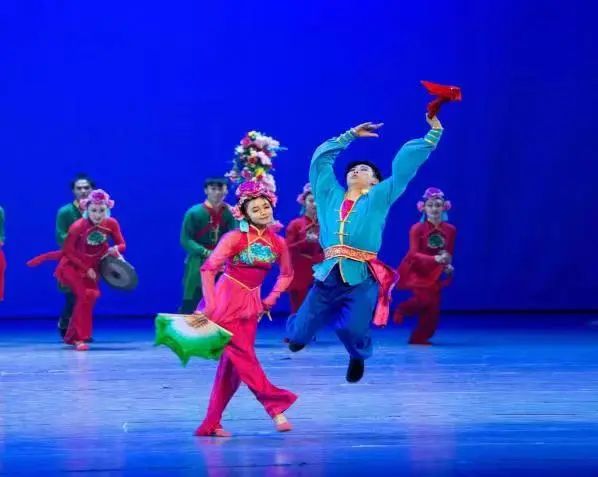 (非遗舞蹈介绍专栏)北京舞蹈学院民族民间舞蹈传承基地(图11) 凤台花鼓灯调研_凤台花鼓灯抢板凳_淮南凤台花鼓灯创始人