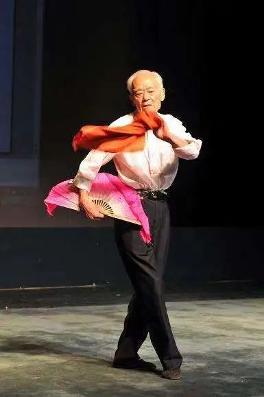 (非遗舞蹈介绍专栏)北京舞蹈学院民族民间舞蹈传承基地(图13) 凤台花鼓灯调研_淮南凤台花鼓灯创始人_凤台花鼓灯抢板凳