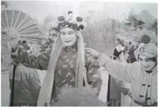 (非遗舞蹈介绍专栏)北京舞蹈学院民族民间舞蹈传承基地(图16) 凤台花鼓灯抢板凳_凤台花鼓灯调研_淮南凤台花鼓灯创始人