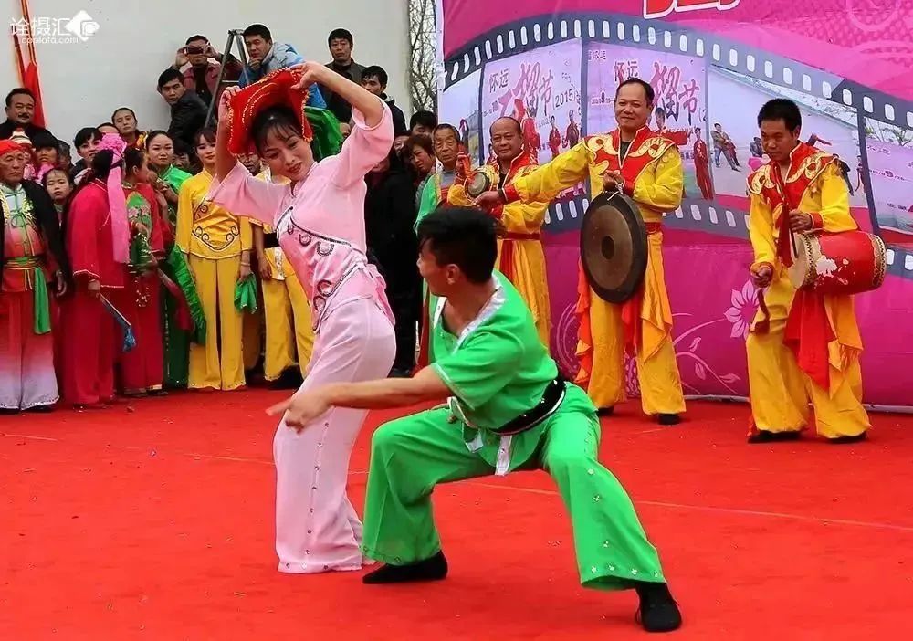 (非遗舞蹈介绍专栏)北京舞蹈学院民族民间舞蹈传承基地(图4) 淮南凤台花鼓灯创始人_凤台花鼓灯调研_凤台花鼓灯抢板凳