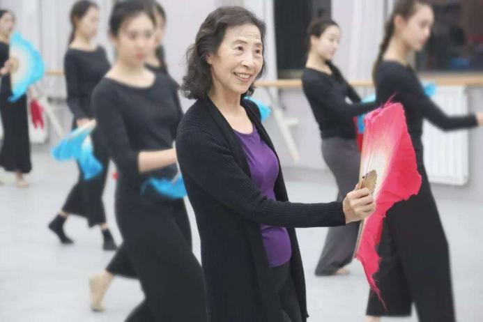 (非遗舞蹈介绍专栏)北京舞蹈学院民族民间舞蹈传承基地(图9) 凤台花鼓灯调研_淮南凤台花鼓灯创始人_凤台花鼓灯抢板凳