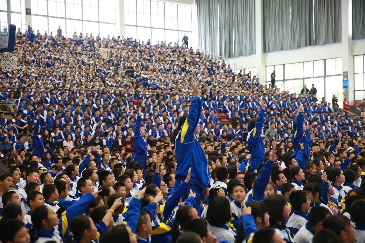 《超级演说家》总冠军刘媛媛来我校震撼开讲(图8) 刘媛媛 超级演说家 简历_刘媛媛超级演说家第一期_刘媛媛超级演说家个人简历