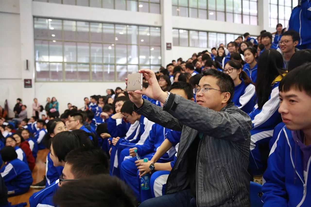 《超级演说家》总冠军刘媛媛来我校震撼开讲(图9) 刘媛媛超级演说家第一期_刘媛媛 超级演说家 简历_刘媛媛超级演说家个人简历