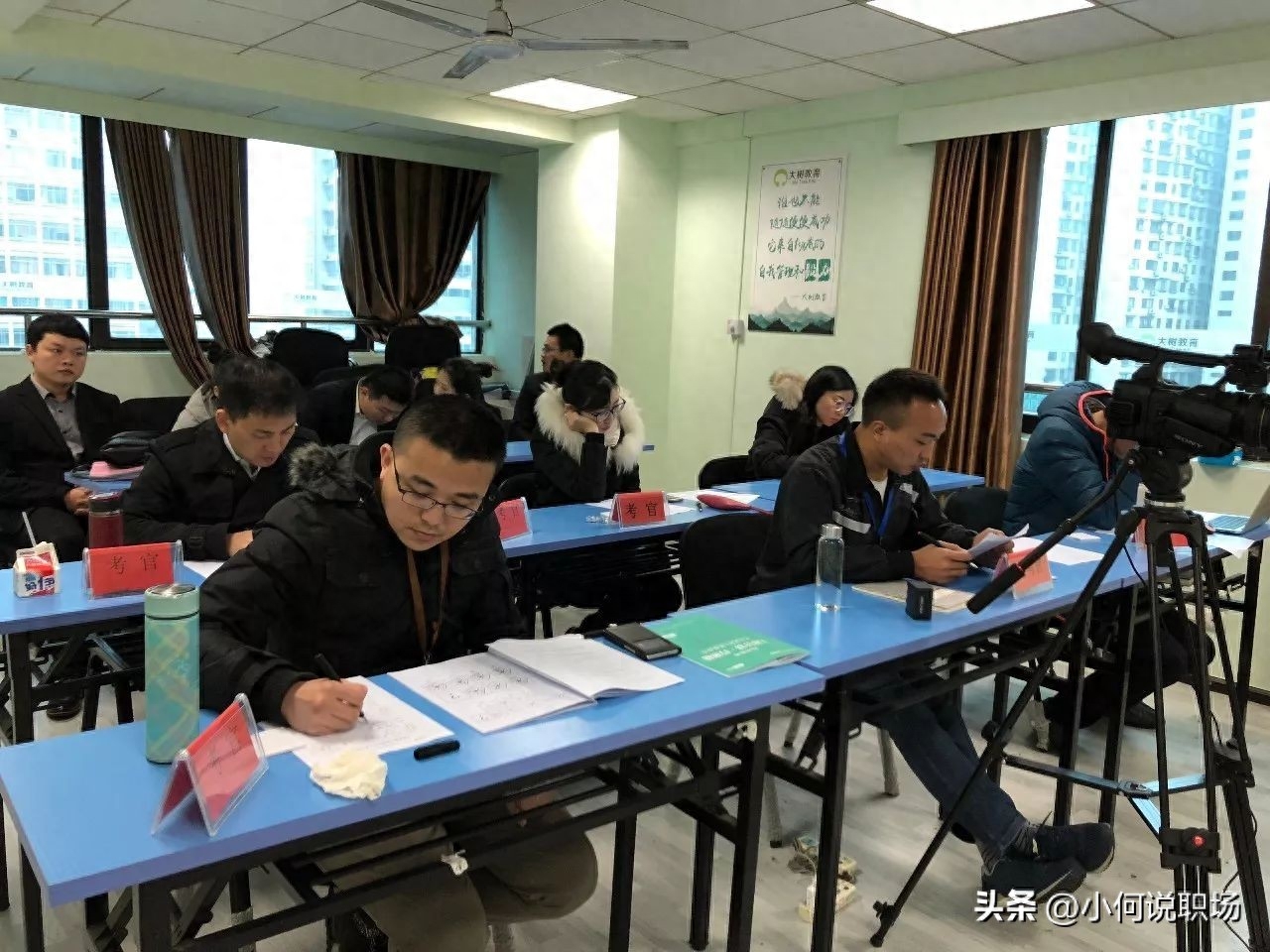 简历里自荐信_简历中的自荐信范文_自荐信和简历