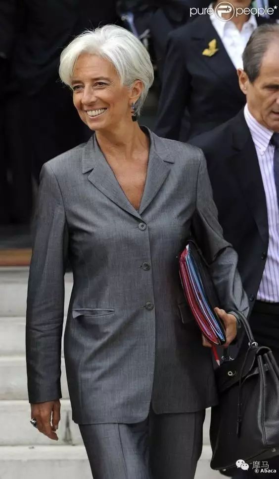 职场规则电视剧_职场规则是什么_时尚女魔头职场规则