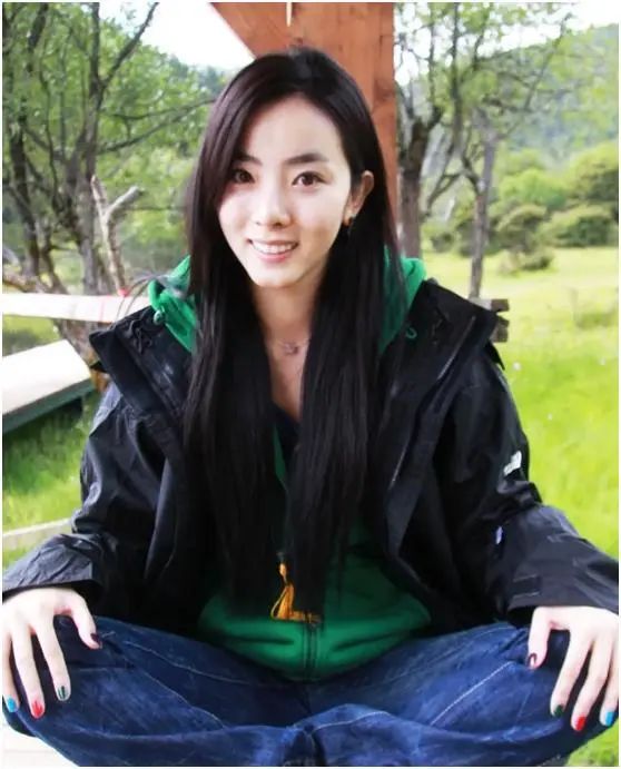 央视主持人杨澜个人简历_央视主持人杨澜的个人简介_央视主持人杨澜简历