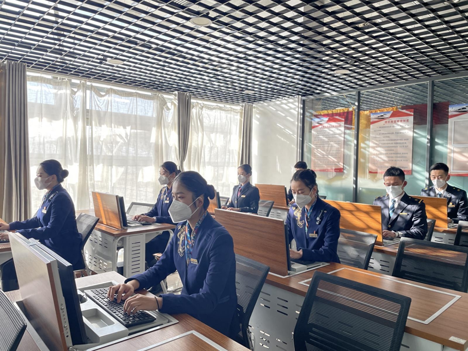 动车员招聘乘务要求高吗_动车乘务员招聘要求_动车乘务员招聘需要什么条件