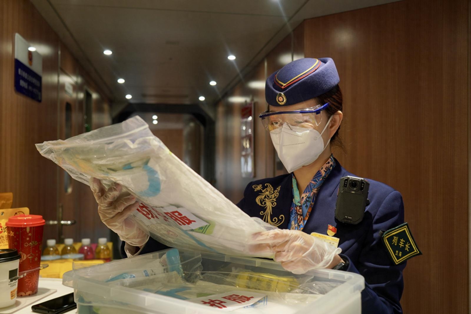 动车乘务员招聘要求_动车乘务员招聘需要什么条件_动车员招聘乘务要求高吗