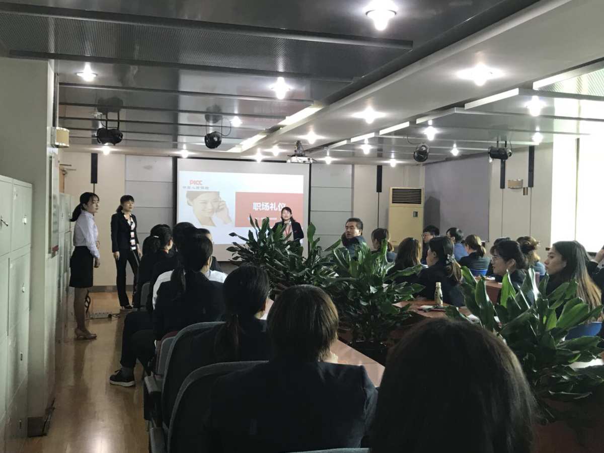 职场聊天话题技巧大全_职场聊天技巧话题_职场聊天话题100句幽默