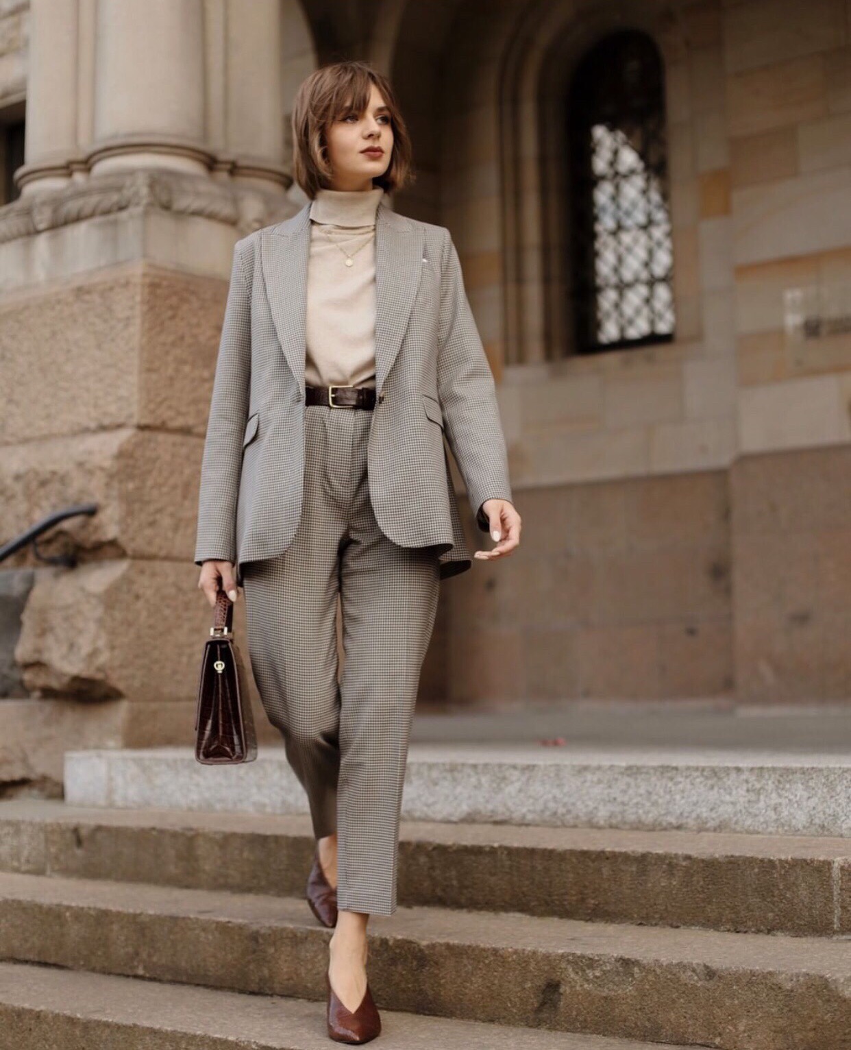 职场时尚ol服装搭配_职场服饰搭配的基本原则_职场时尚穿搭