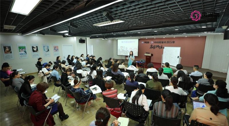 我赢职场与国家开放大学培训中心签订VR培训协议(图2) 我赢职场视频_我赢职场视频_我赢职场视频