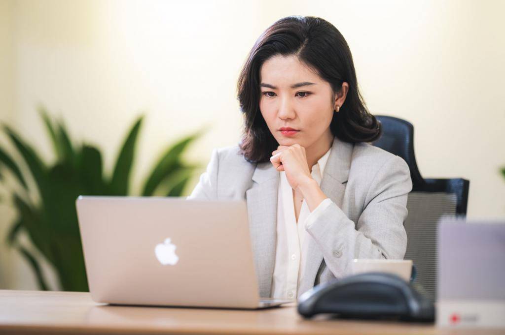 职场委屈文案_谁的职场不委屈读后感_职场委屈的句子