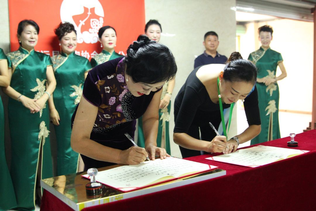 崔万志简历_崔万志人生经历简介_崔万志的简介