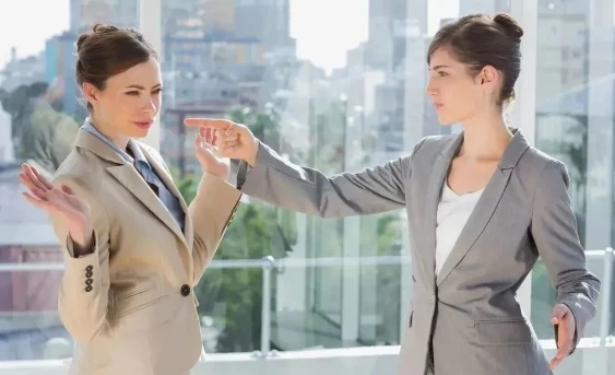 职场中人善被人欺_职场欺负人_职场 人善被人欺