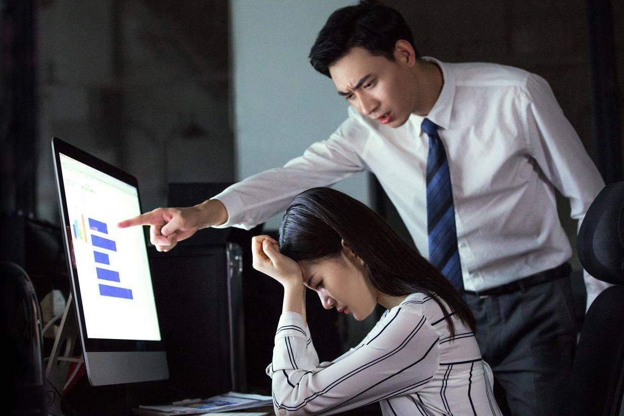 职场新人如何应对冷暴力流行症状一被老员工拒之千里(图2) 职场新人压力很大怎么办_职场新人报到对前辈的压力_新人去职场