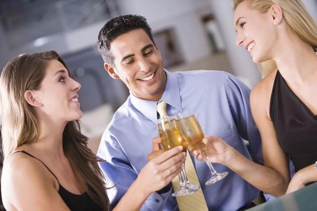 女员工遭遇职场潜规则_女员工遭遇职场潜规则_女员工遭遇职场潜规则