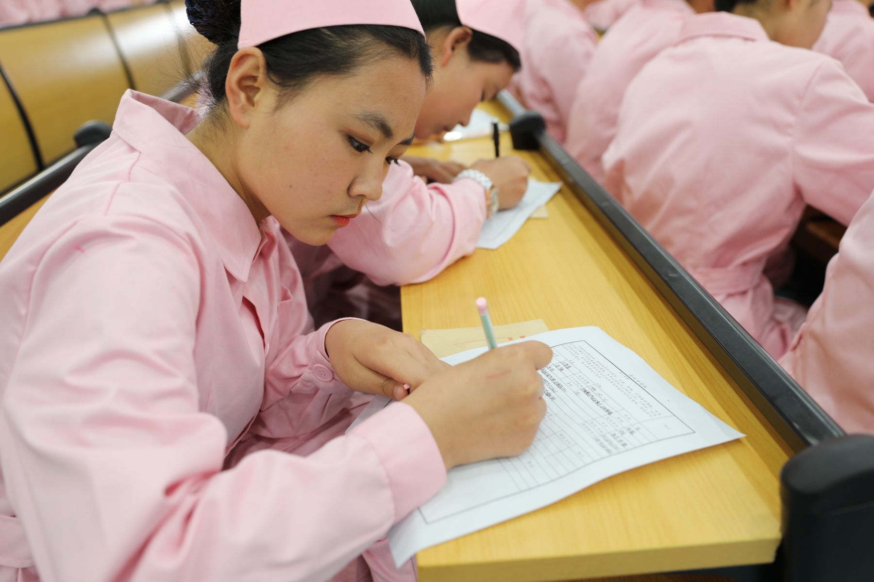 社会招聘面试自我介绍范文_社会招聘面试自我介绍简单大方_招聘范文面试社会介绍模板